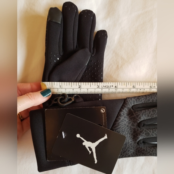 NWT Nike Jumpman Youth Gloves Black - Picture 7 of 7